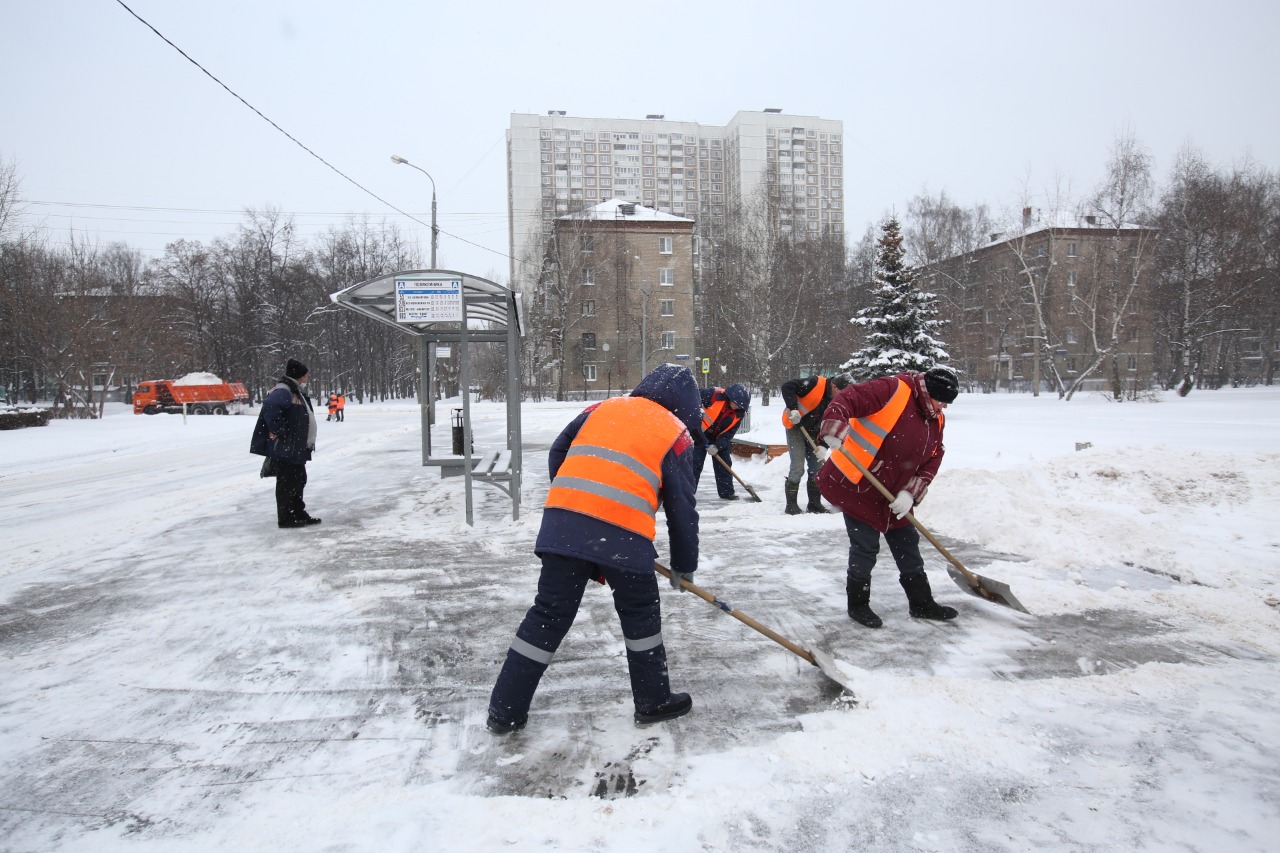 Коммунальщики СВАО справились с последствиями мощного снегопада