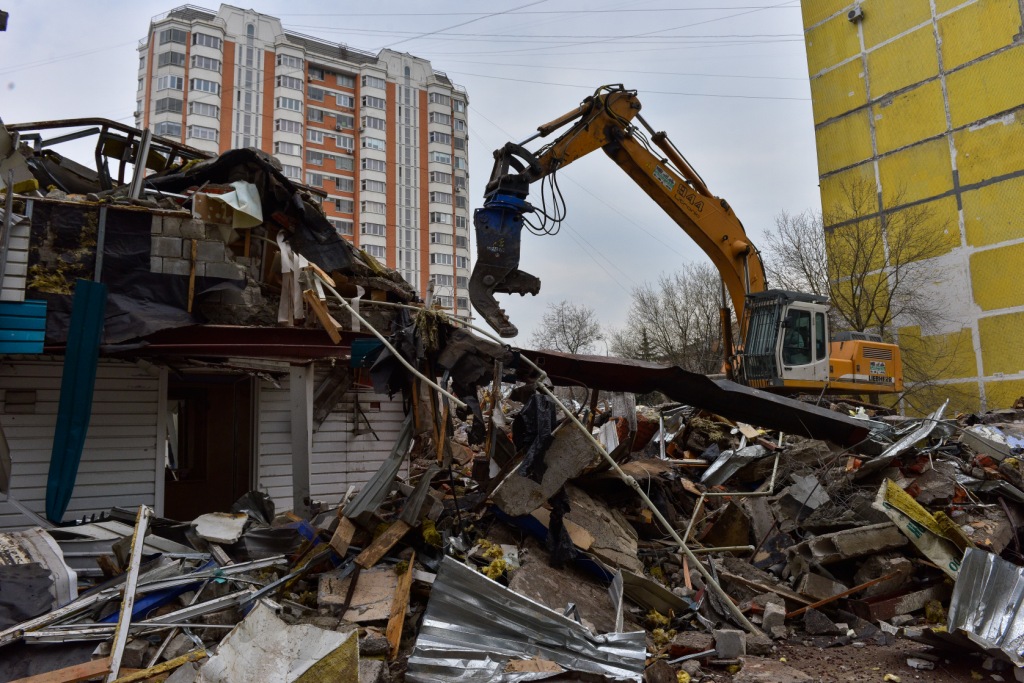 Около 90 самостроев демонтировали в СВАО в 2020 году