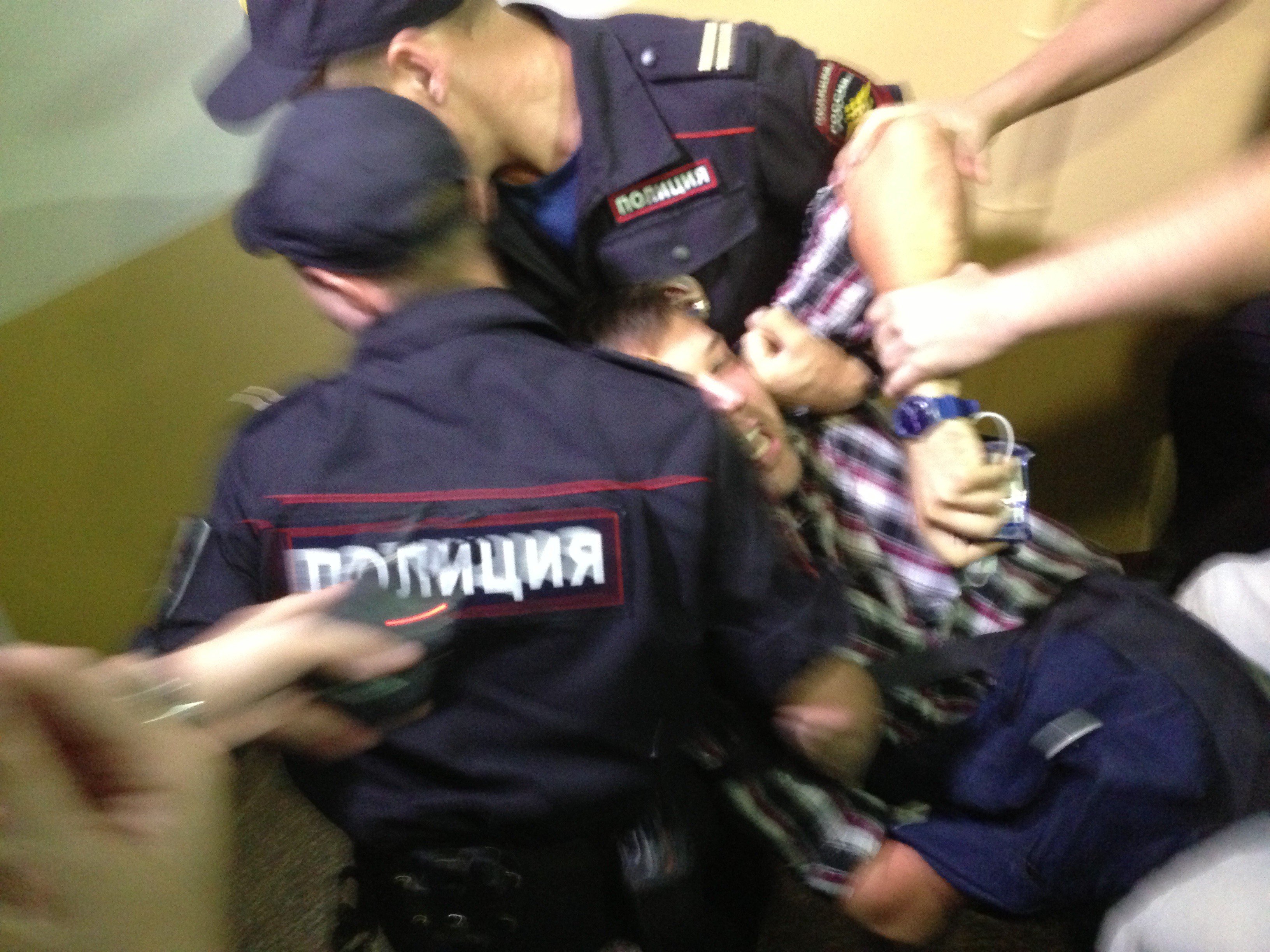 Нападение на сотрудника полиции в подмосковье. Задержание сотрудниками полиции.