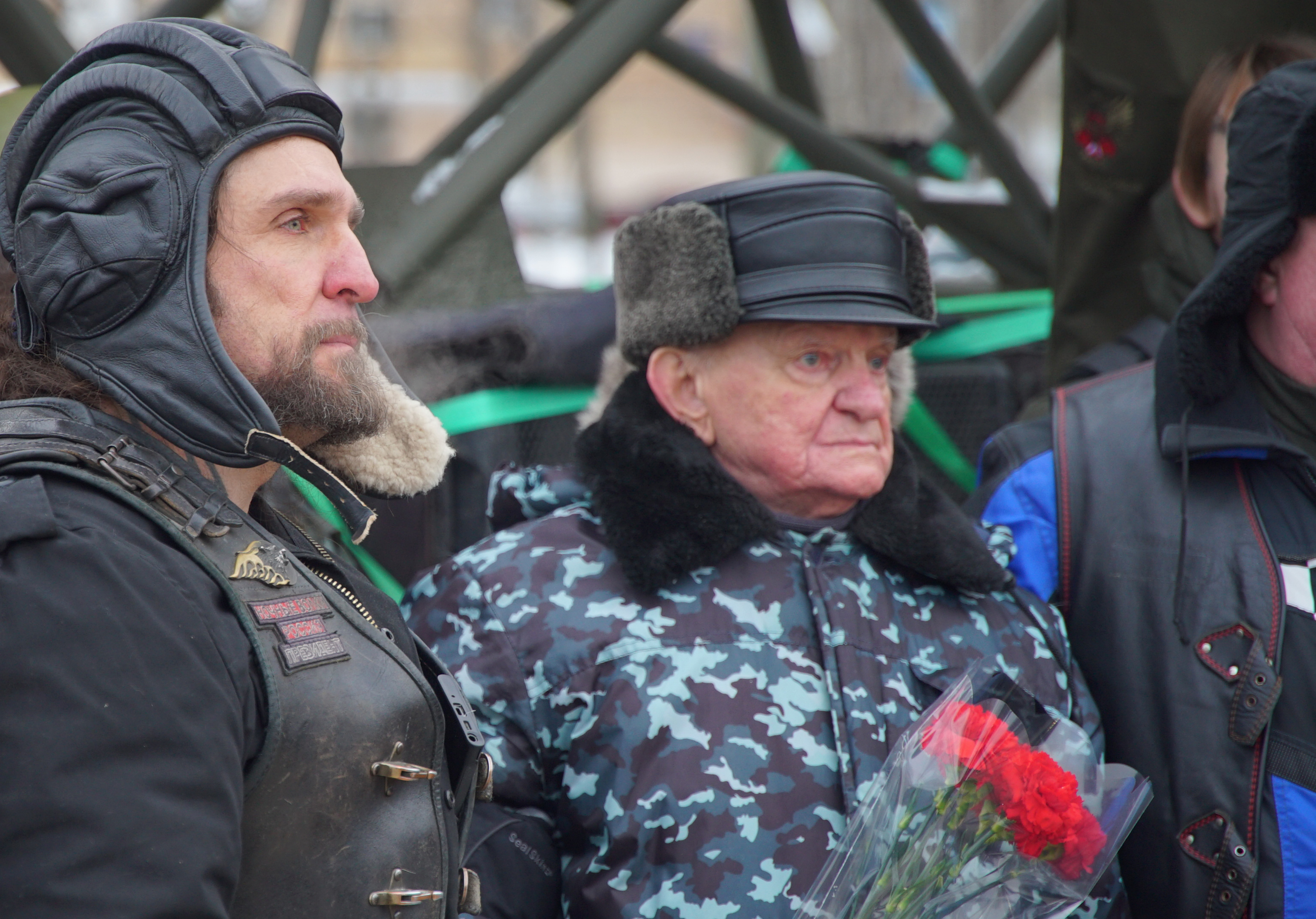 «Ночные волки» устроили для ветерана из Южного Медведкова праздничный парад