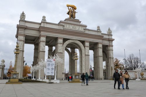 Мэр Москвы рассказал о планах реставрации павильонов ВДНХ