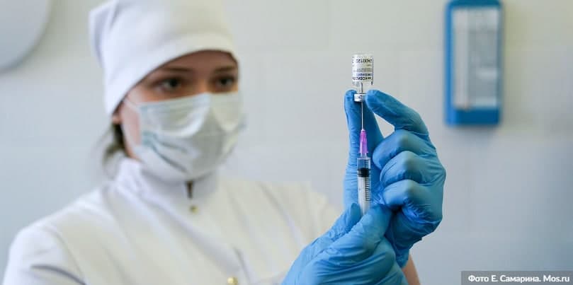 В Москве прививку от коронавируса сделали более 700 тысяч человек