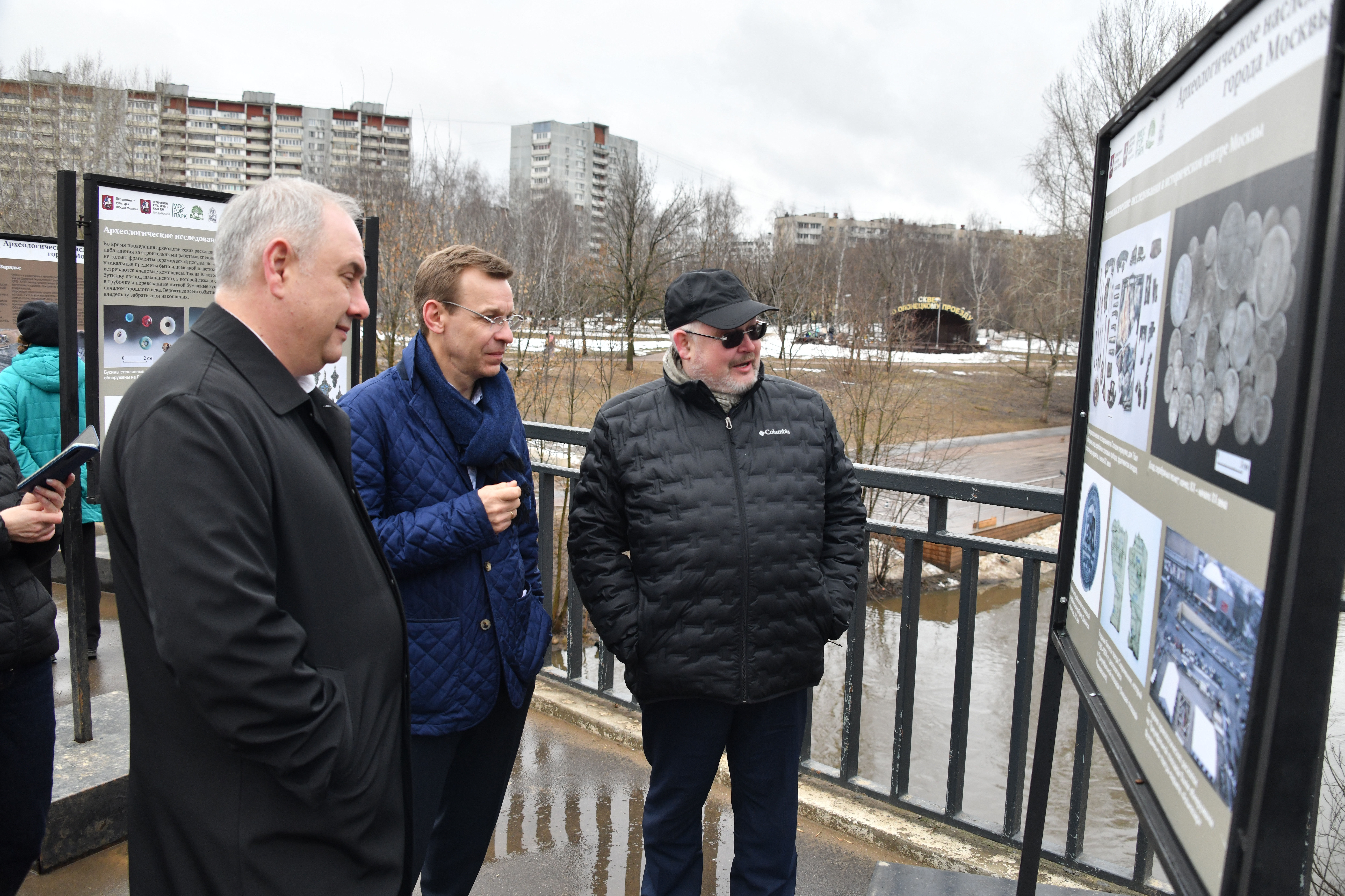 На Олонецком открылась археологическая фотовыставка