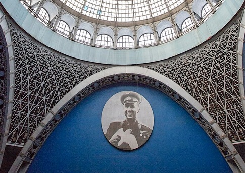 Десятиметровое панно с портретом Юрия Гагарина вернули на ВДНХ