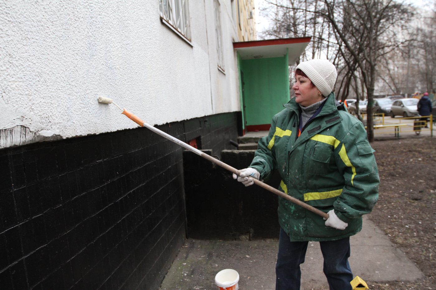 Жилищник свао москва. Жилищник СВАО. Благоустройство рабочие. Жилищник Южнопортового фото.