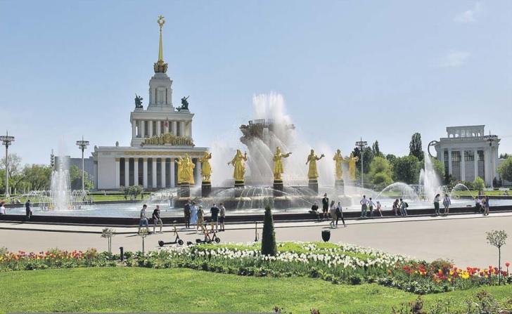 Вднх цветной бульвар. ВДНХ В Москве бульвар. ВДНХ Техноград павильон. ВДНХ 2000. ВДНХ Киев.