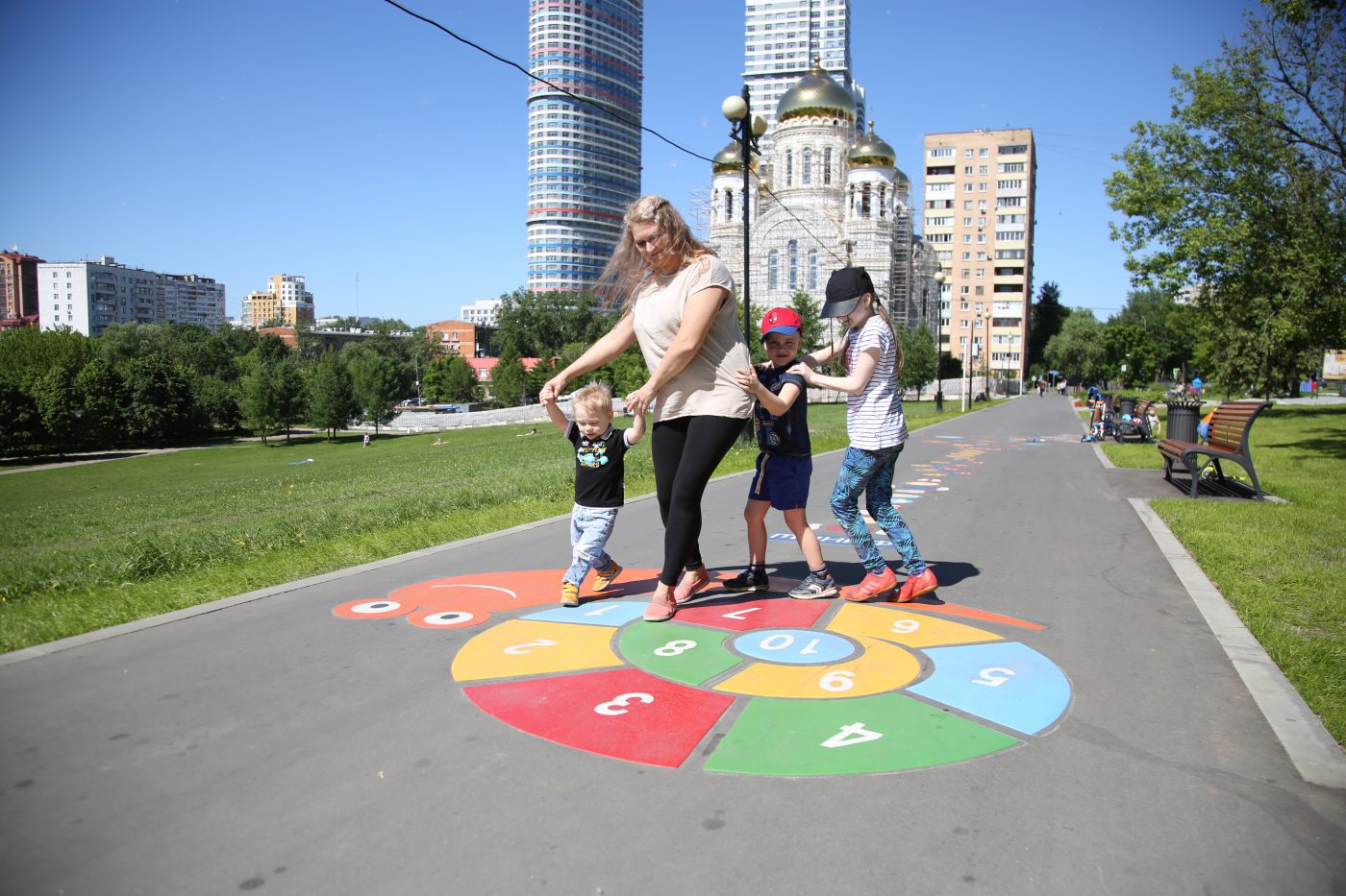 Классики в парке. Ростокино сквер на Малахитовой. Ростокинская 7.