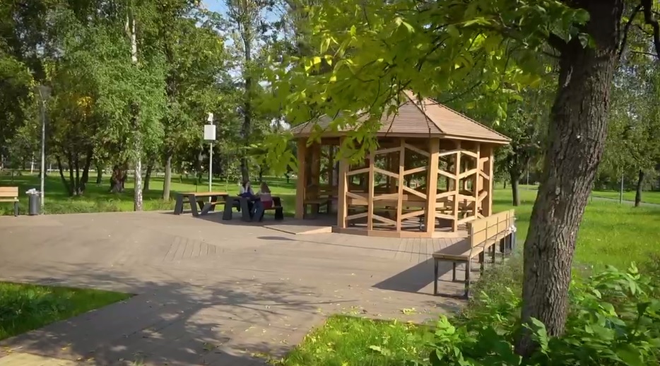В сквере на Звездном бульваре завершили благоустройство