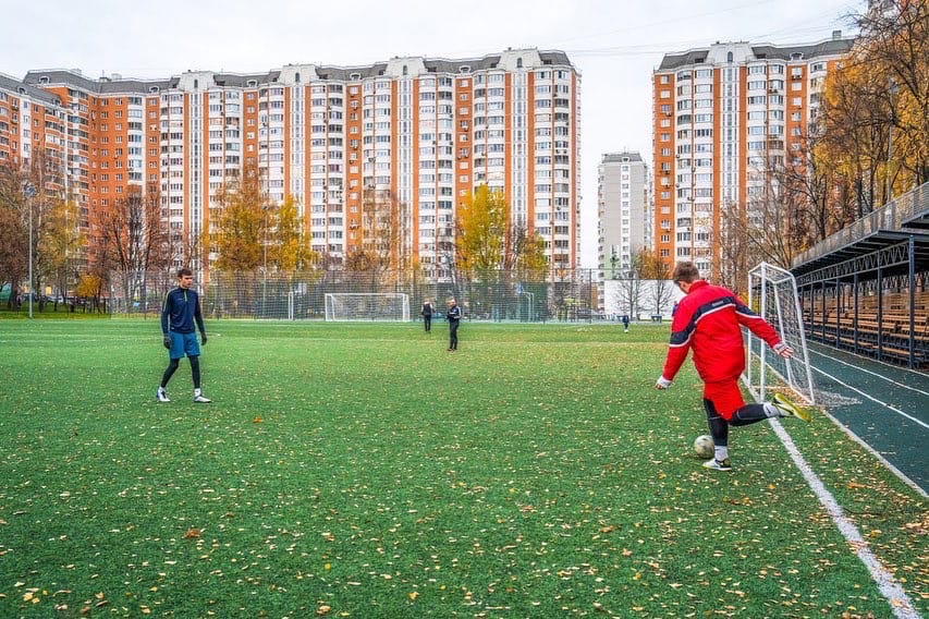 Возле школьного стадиона на Грекова появилось новое общественное пространство