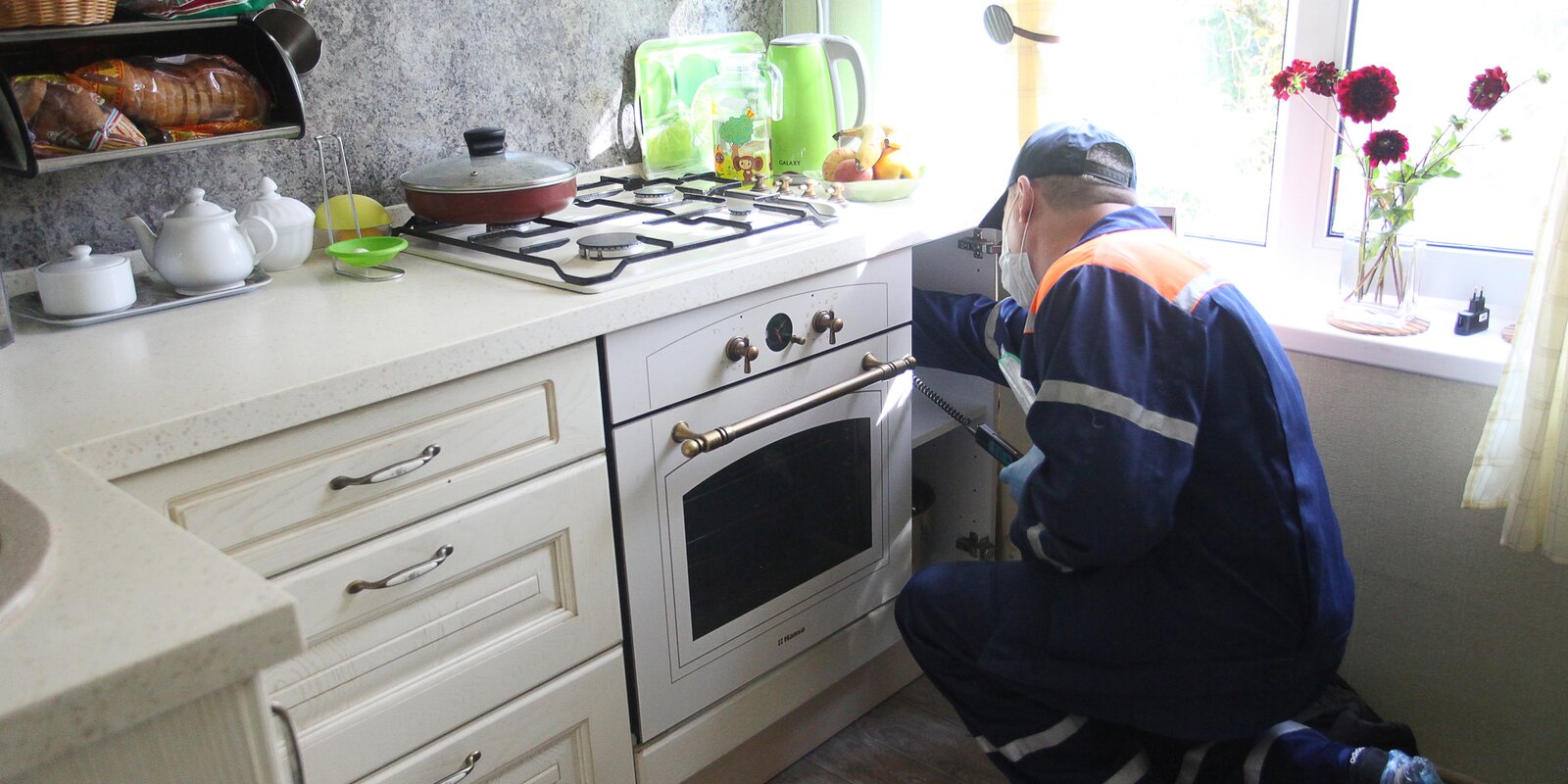 Газовщик в Останкине прихватил с собой из квартиры пенсионерки 50 тысяч рублей