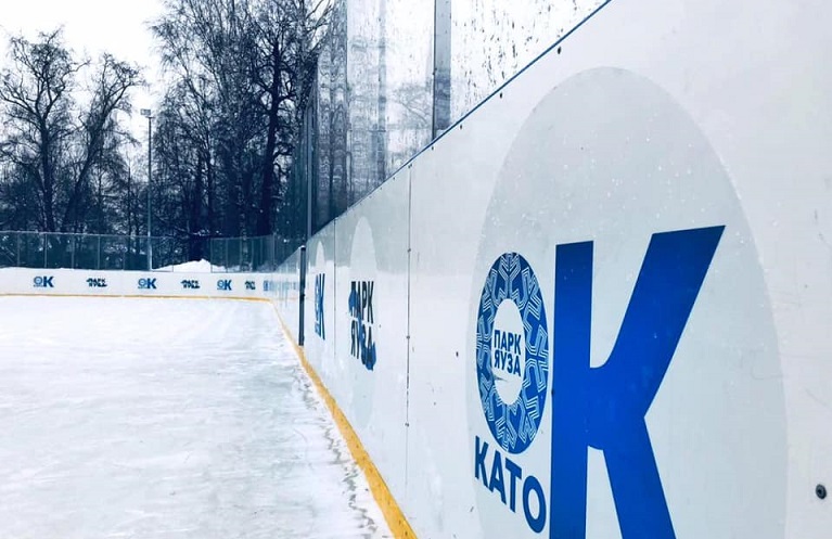 Возле Ростокинского акведука открыли каток с искусственным льдом