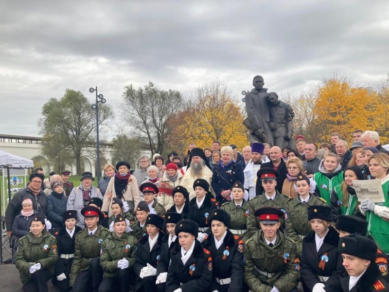 Видео: в Ростокине освятили памятник героям 13-й дивизии народного ополчения