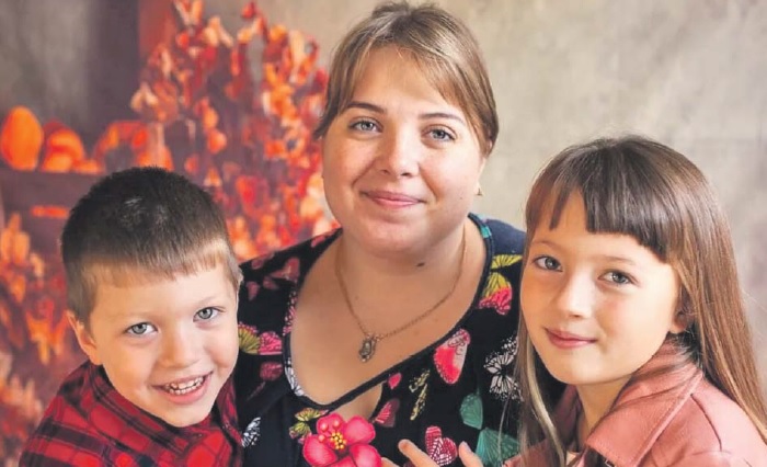 Жительница Бибирева готовит новогодние съедобные украшения