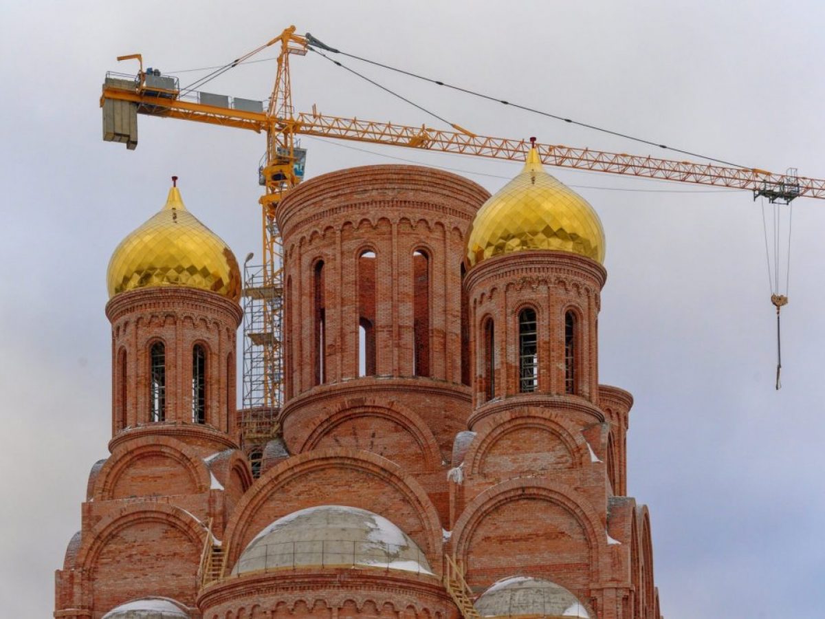 В Останкинском районе начали установку куполов храма Успения Пресвятой  Богородицы | Звездный Бульвар