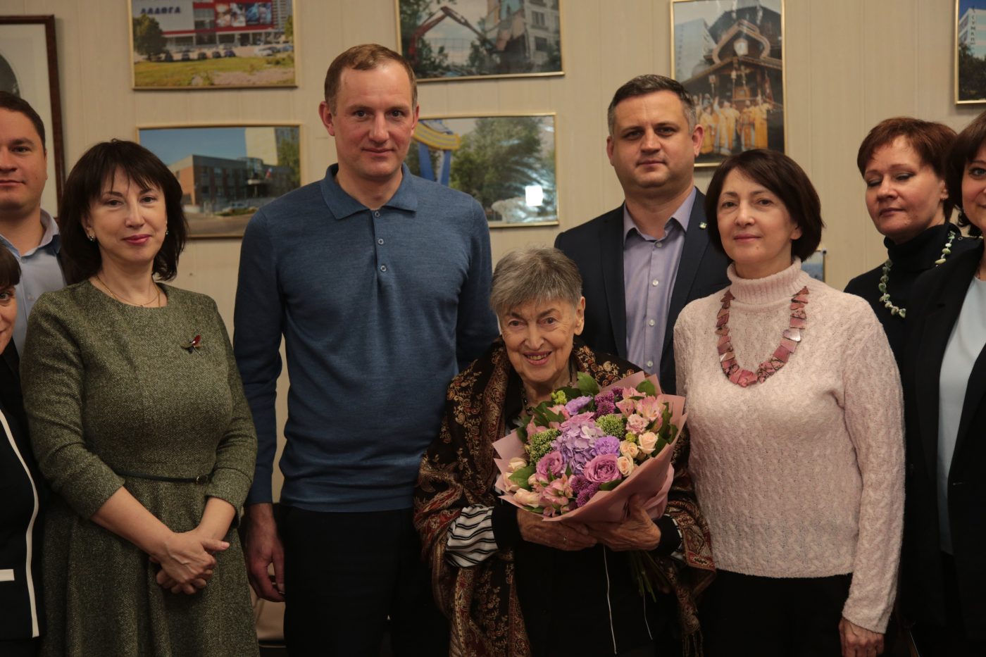 Почётный работник сферы образования из Северного Медведкова отметила 90-летие