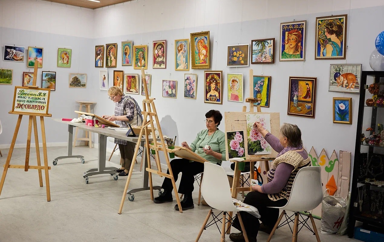 В Бибиреве открылась выставка работ участников Центра московского долголетия