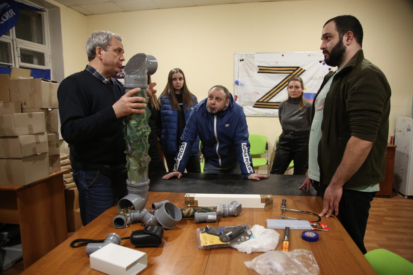 В Бабушкинском волонтёры начали делать окопные перископы для Донбасса