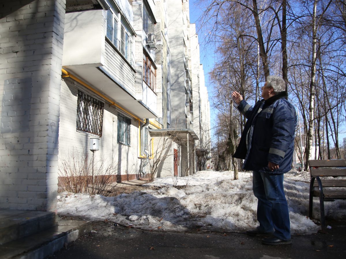 В СВАО выяснили, кто должен убирать сосульки с крыш домов и козырьков  балконов | Звездный Бульвар