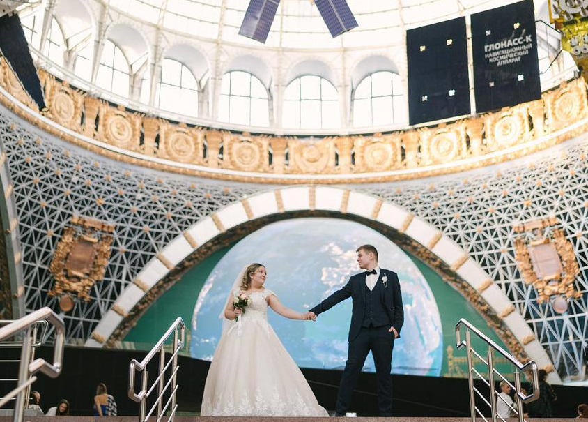 Павильон «Космос» на ВДНХ стал желанной площадкой для выездных свадеб