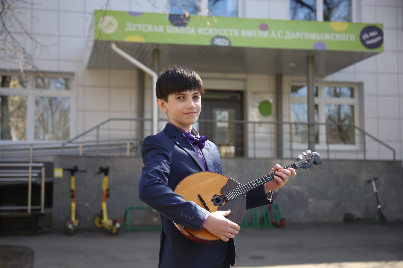 Школьник из Останкинского поразил жюри международных конкурсов игрой на домре