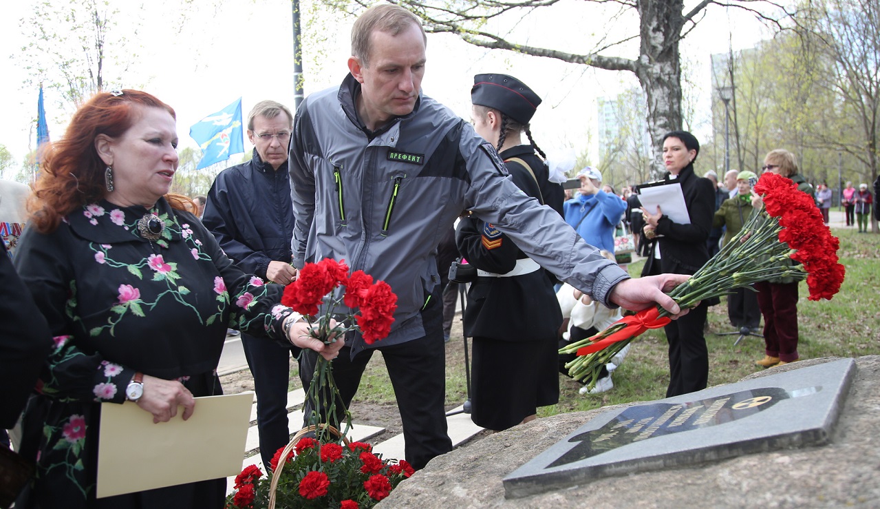 В «Парке Яуза» у памятного камня почтили память чернобыльцев