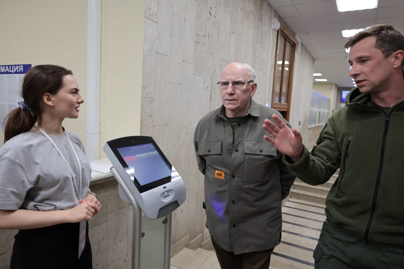 На улице Яблочкова продолжается отбор на службу по контракту | 17.05.2023 |  Москва - БезФормата