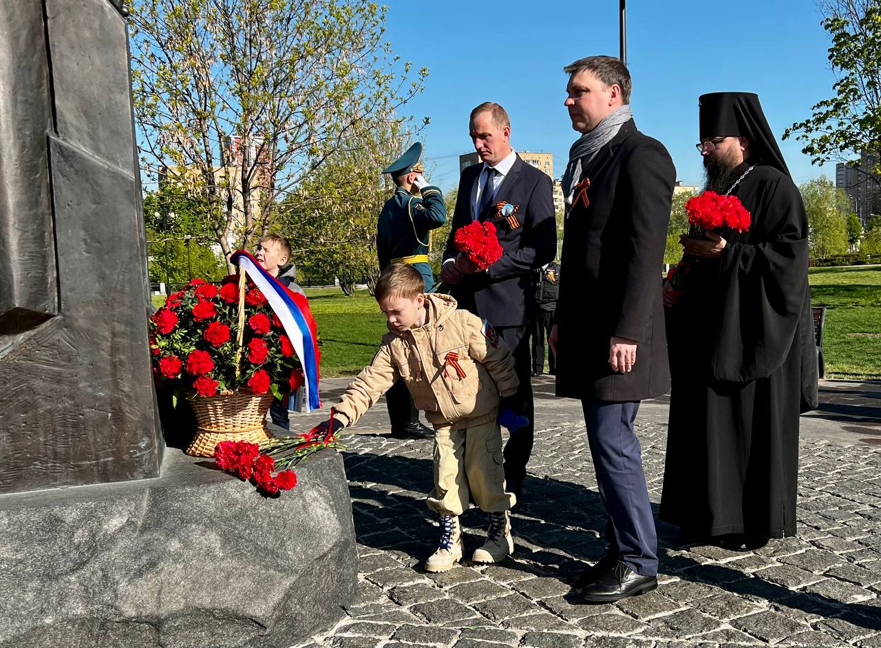 Префект СВАО Алексей Беляев и силовики округа почтили память героев-земляков