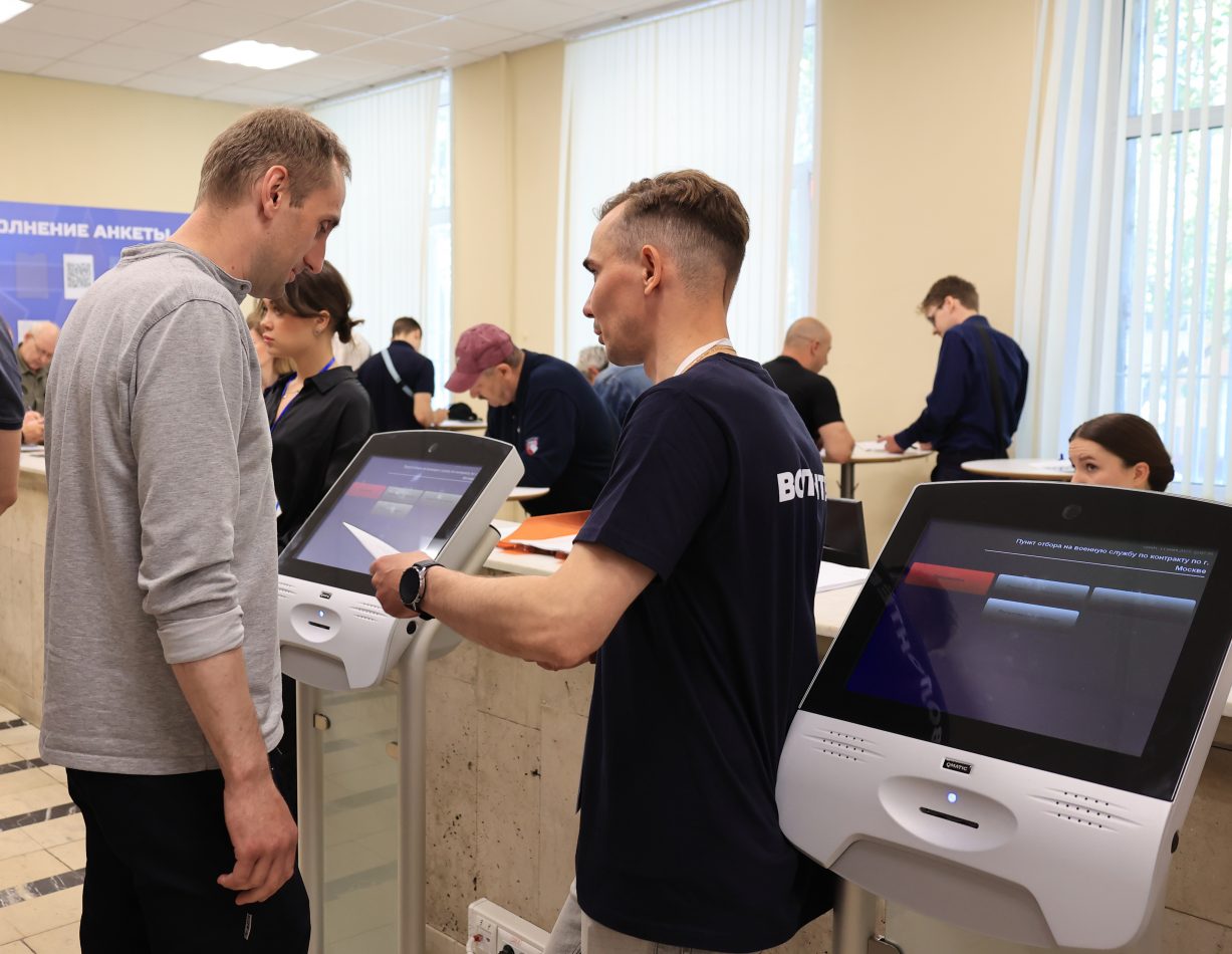 На улице Яблочкова продолжается набор контрактников | 21.06.2023 | Москва -  БезФормата