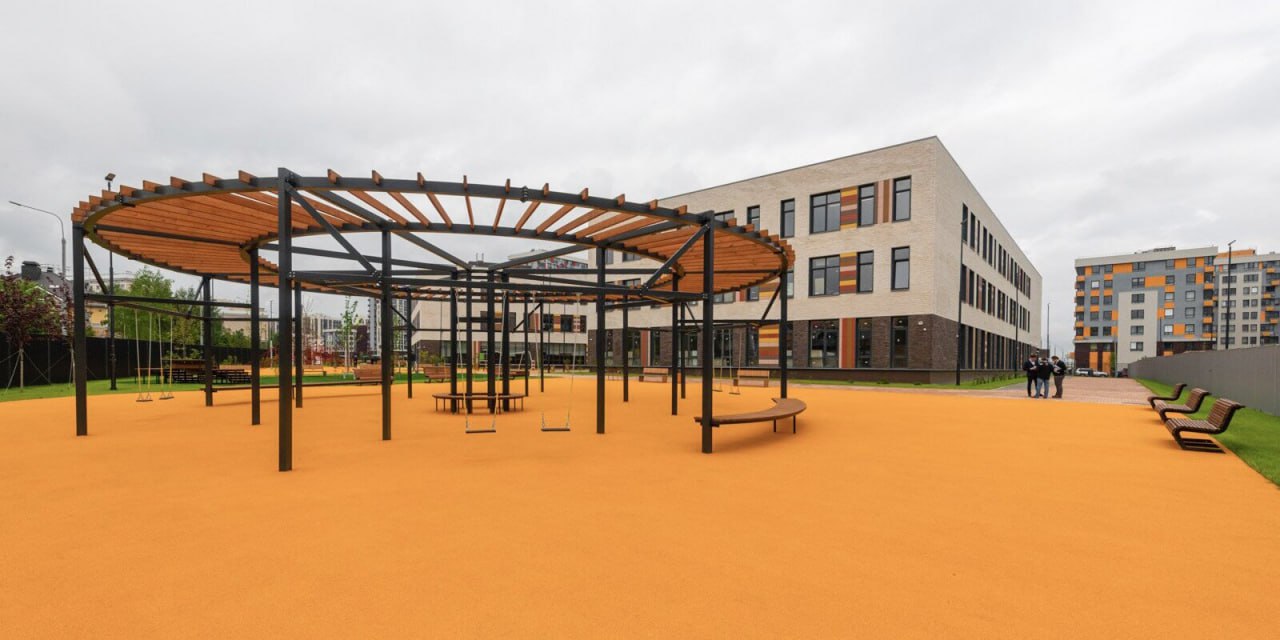 Сергей Собянин рассказал о новых детских площадках на территории школ, детских садов и парков