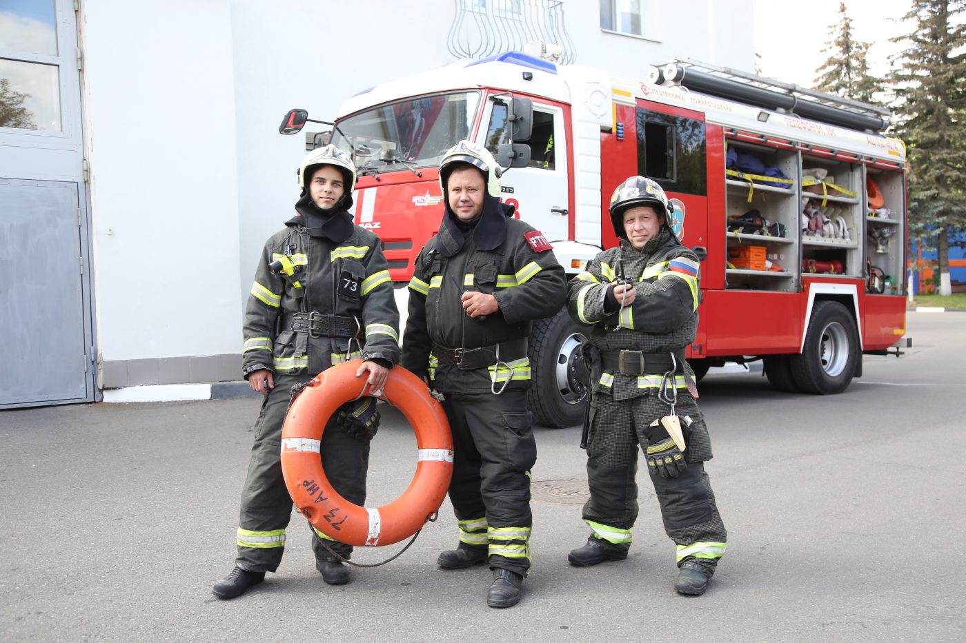 В Отрадном пожарные отложили брандспойты и спасли утопающего