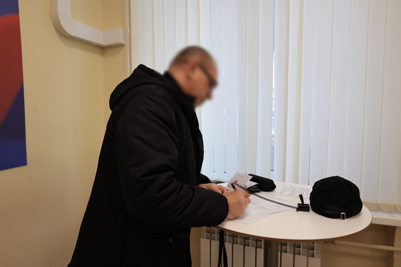 Кандидатов на службу по контракту продолжают отбирать на улице Яблочкова