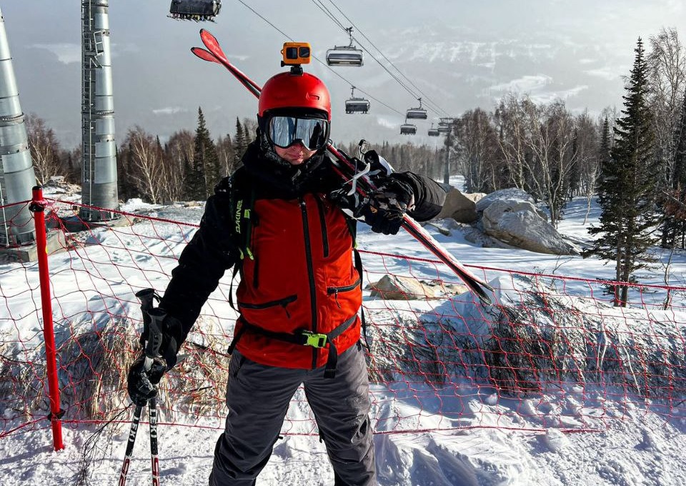 Фотоконкурс «ЗБ»: Экономист из Алтуфьевского встал на горные лыжи