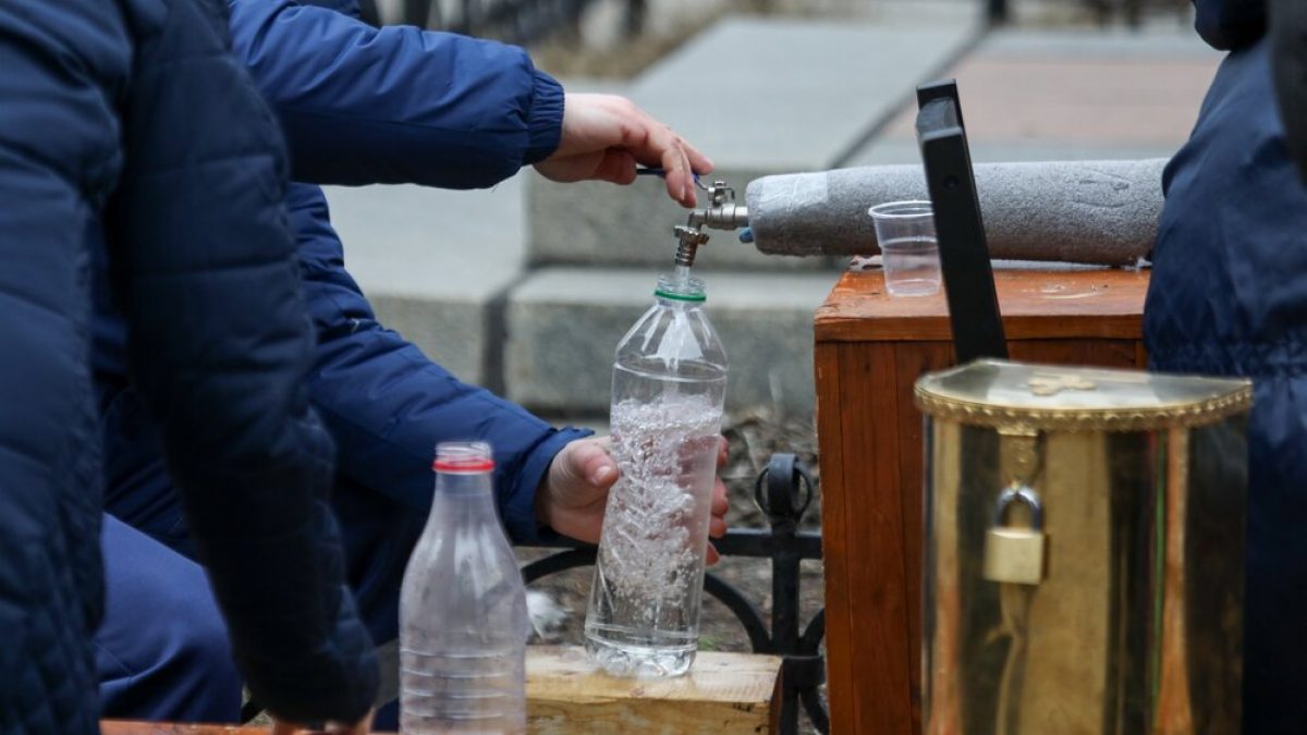 Можно ли набрать святую воду из крана? | Звездный Бульвар