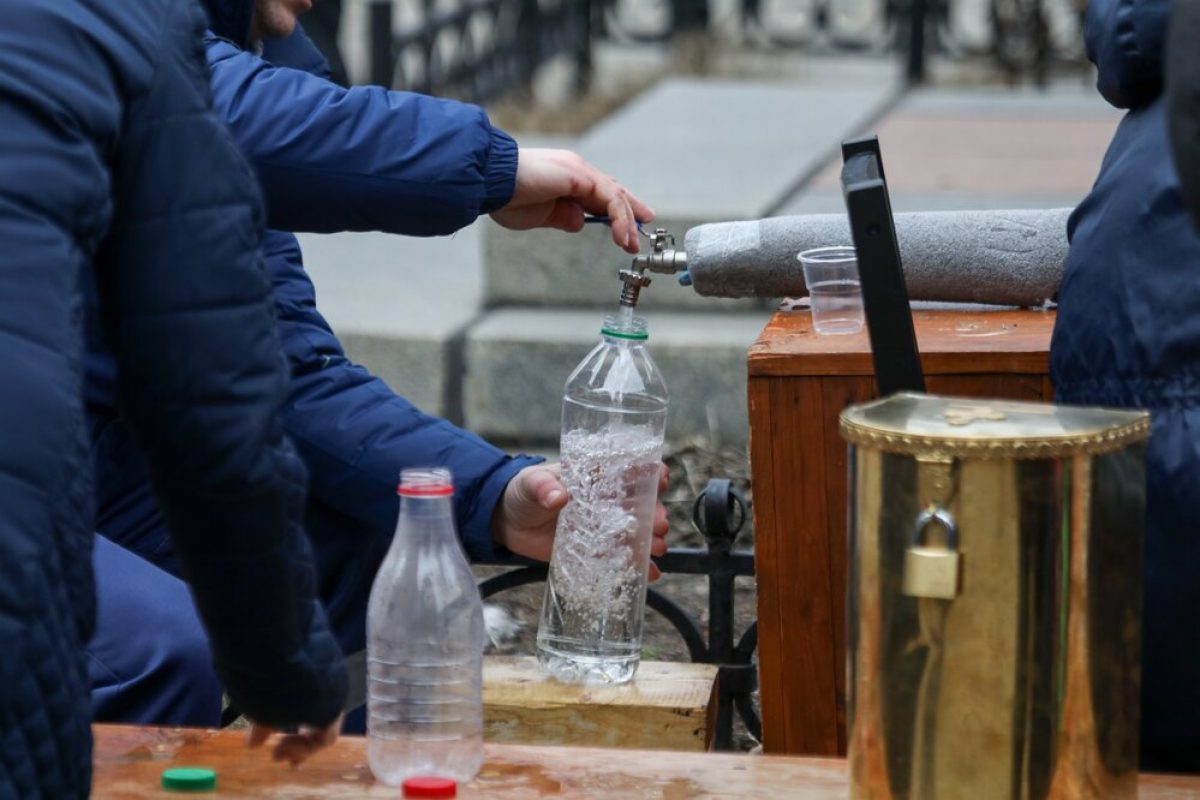 Можно ли набрать святую воду из крана? | Звездный Бульвар