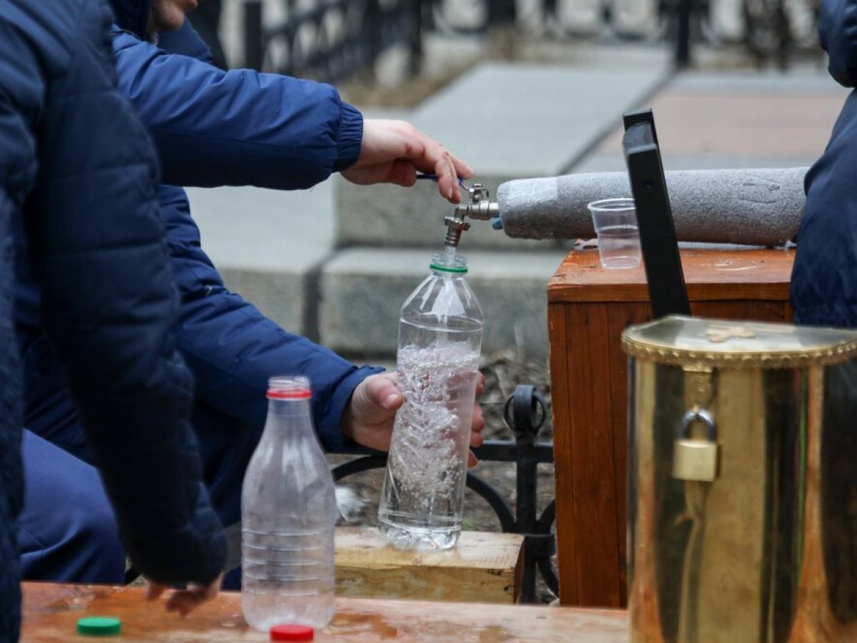 Можно ли набрать святую воду из крана? | Звездный Бульвар