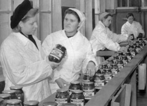 В Ростокине мариновали огурцы для всей страны