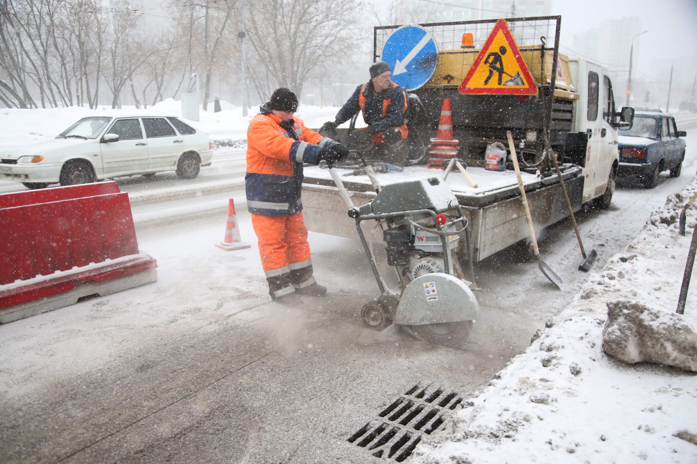 «ЗБ» сделал репортаж о ремонте дорог зимой в СВАО