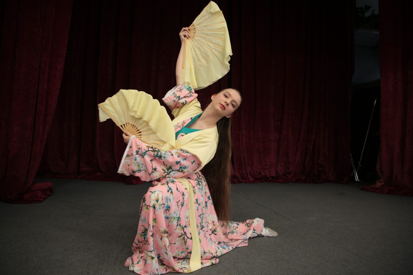 Китайский танец принёс успех школьнице из Ярославского на международном фестивале