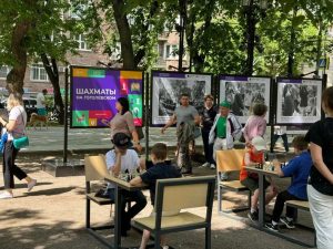 «Лето в Москве. Все на улицу!»: на Гоголевском бульваре открылся шахматный клуб