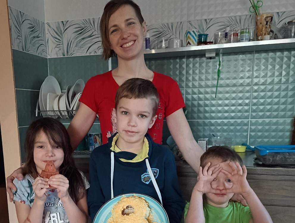 Жительница Алексеевского получает зарплату за воспитание своих детей
