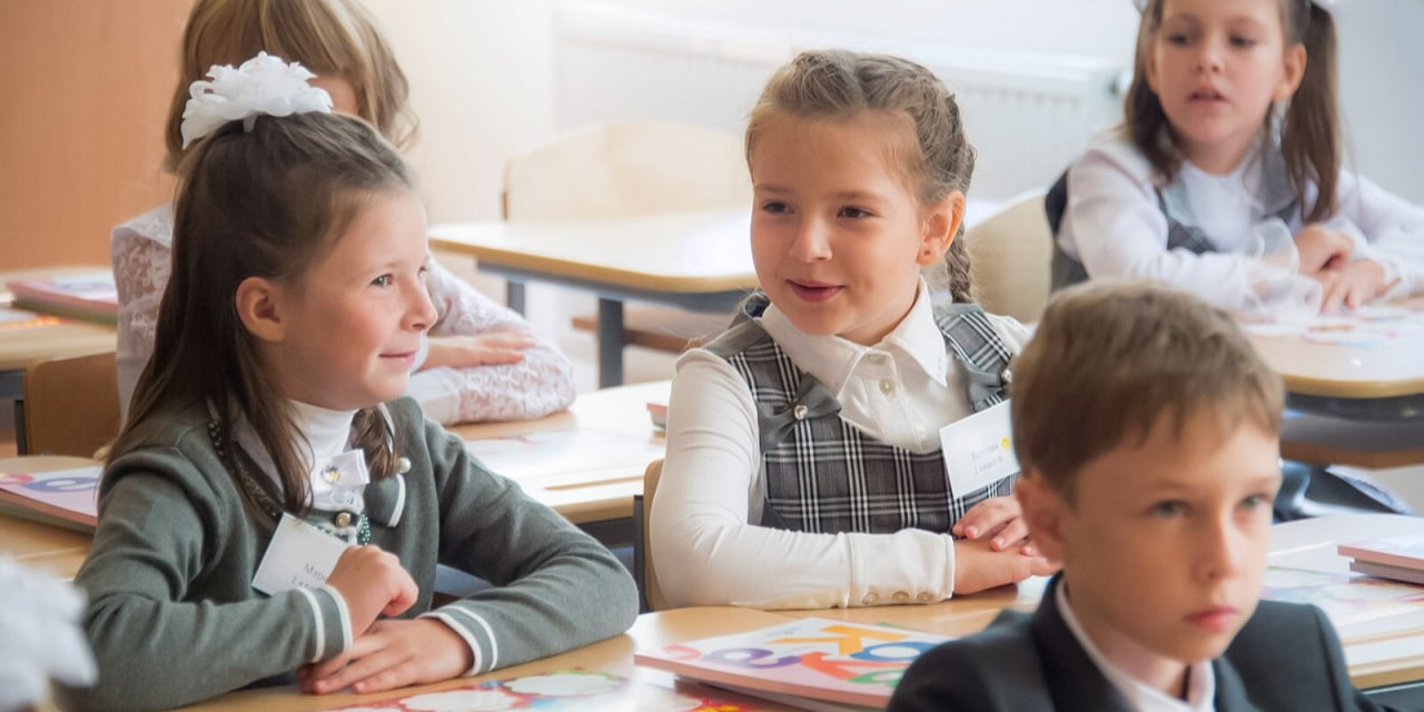 В Москве началась акция в поддержку новых регионов «Соберем ребенка в школу»