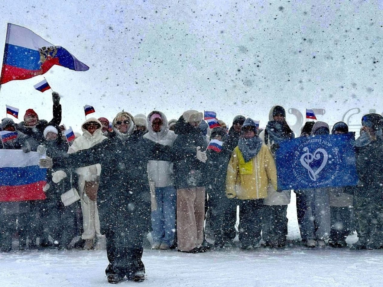 Доцент из Ростокина дирижировала хором, спевшим гимн России на Эльбрусе