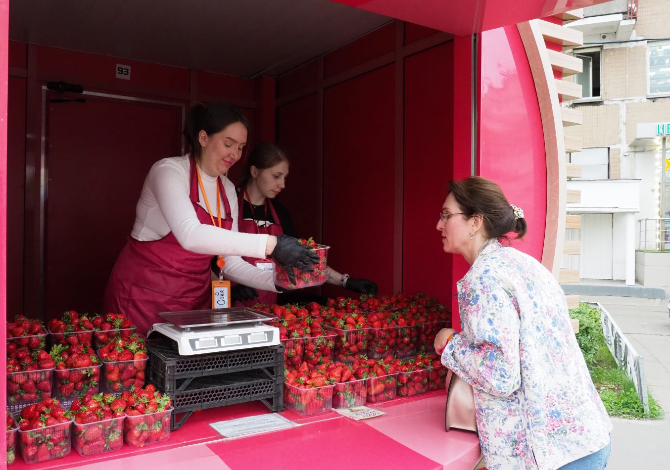 В СВАО открылись киоски по продаже клубники