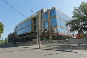 Фасад спорткомплекса в Останкинском отделают плитами с вентиляцией