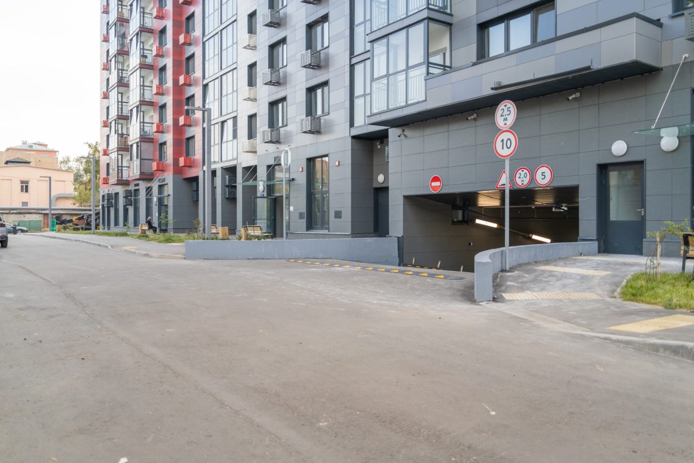 В СВАО выставили на продажу 34 машиноместа