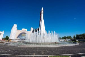 На ВДНХ завершили реконструкцию фонтана под ракетой «Восток»